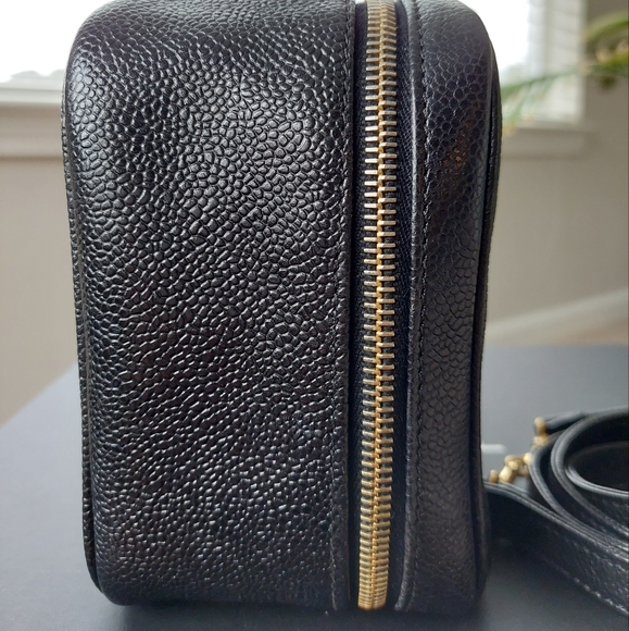 Chanel Vintage Vanity Zip Around Caviar - Picture 8 of 17